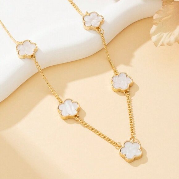 18K Gold Filled Mother of Pearl Clover Flower Necklace (14.6" + 2.7") - Picture 3 of 3